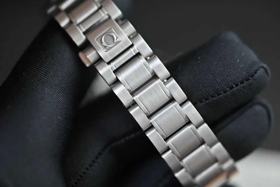 Omega Speedmaster Date 39 mm