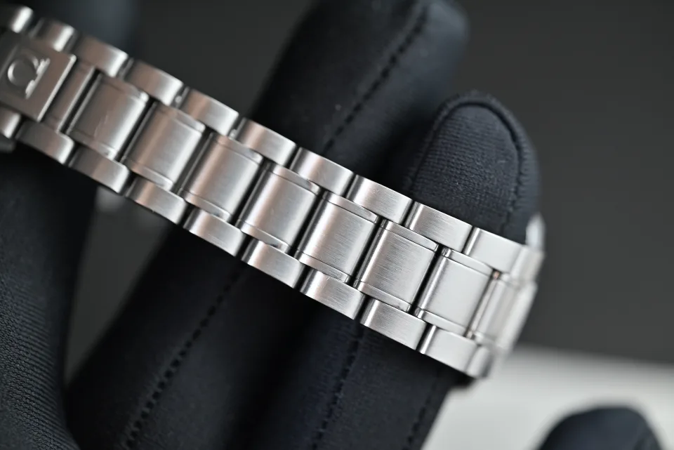 Omega Speedmaster Date 39 mm